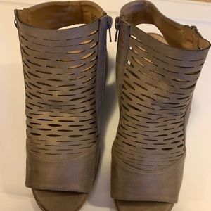 New tan open-toed booties